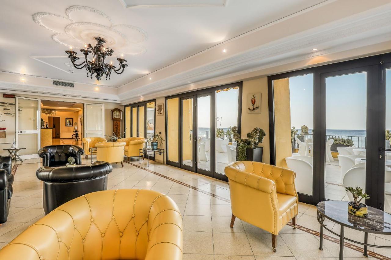 Hotel Albatros Varigotti Buitenkant foto