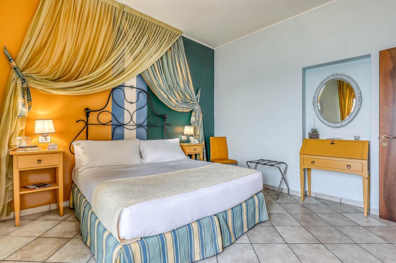 Hotel Albatros Varigotti Buitenkant foto