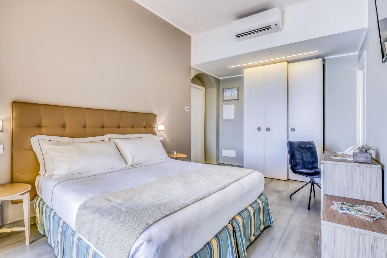 Hotel Albatros Varigotti Buitenkant foto