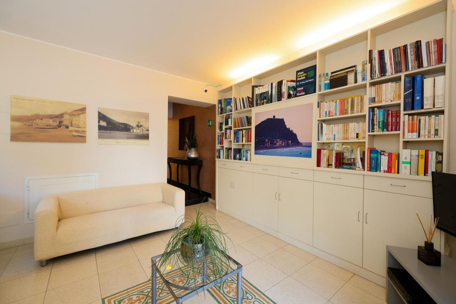 Hotel Albatros Varigotti Buitenkant foto