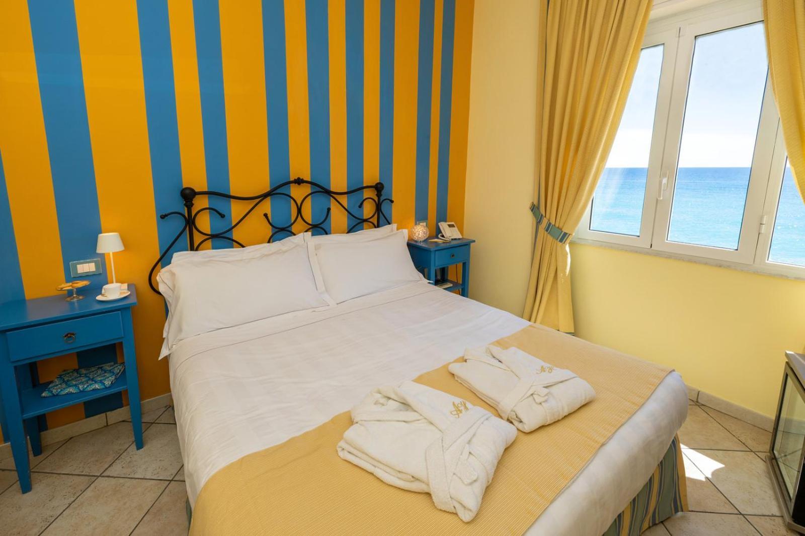Hotel Albatros Varigotti Buitenkant foto