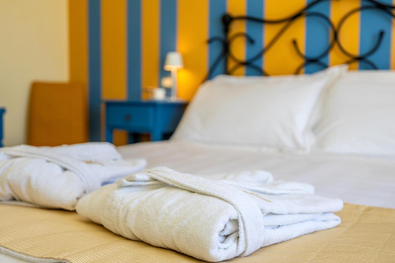 Hotel Albatros Varigotti Buitenkant foto