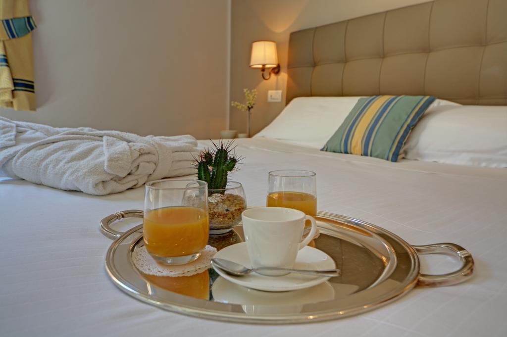 Hotel Albatros Varigotti Buitenkant foto